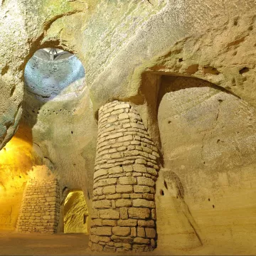 Rochemenier, un village souterrain !