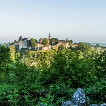 Visite de Sainte-Suzanne, cité médiévale 