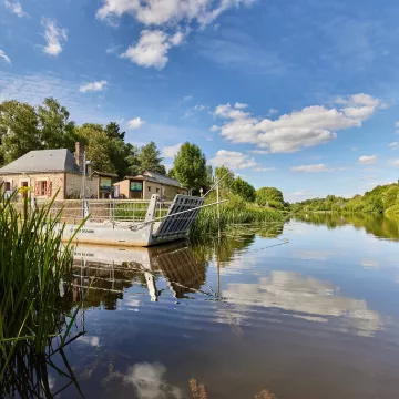 Croisière au fil de la Mayenne : une semaine entre nature et patrimoine 
