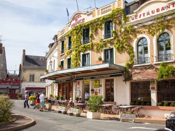 Hôtel de France - La Chartre-sur-le Loir	© J.Ph Berlose-Cemjika