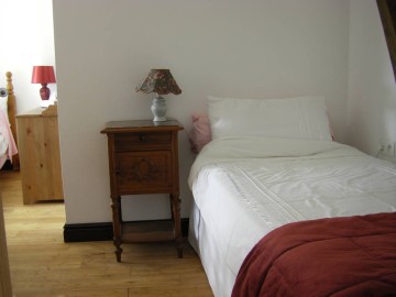 rose room single bed