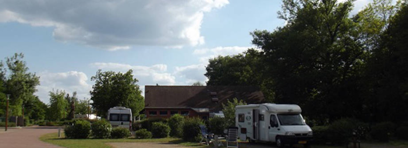 AIRE DE SERVICE CAMPING CAR - CAMPING ONLYCAMP LE PONT ROMAIN