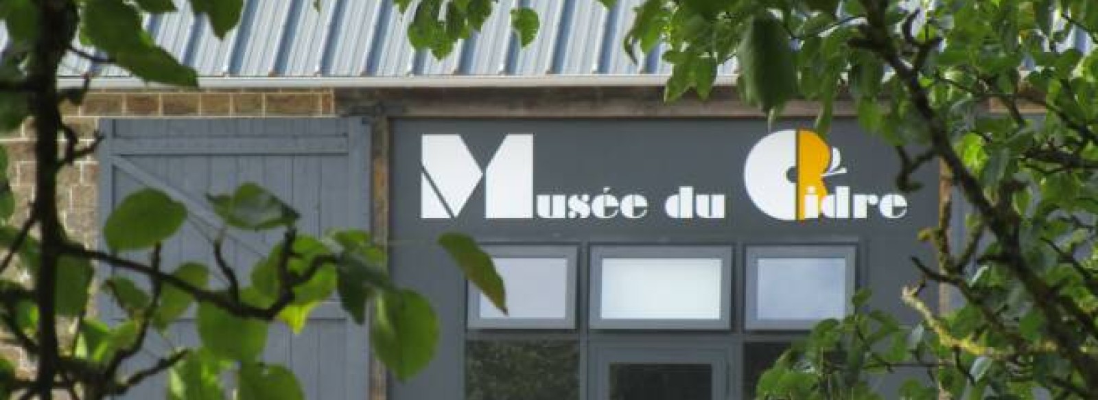 AIRE DE STATIONNEMENT MUSEE DU CIDRE