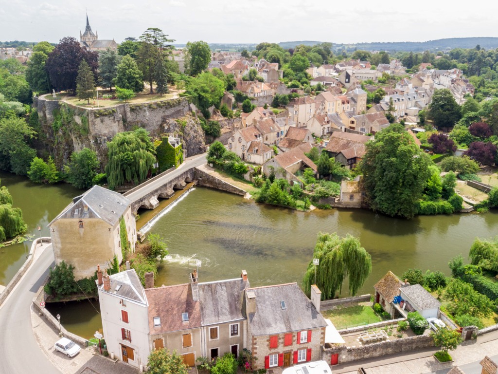 Vue plongeante sur Fresnay-sur-Sarthe en Pays de la Loire