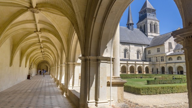 Cloître de l'abbaye royale de Fontevraud en Pays de la Loire