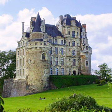 Visite du château de Brissac : marcher sur les pas des ducs le temps d’une visite 